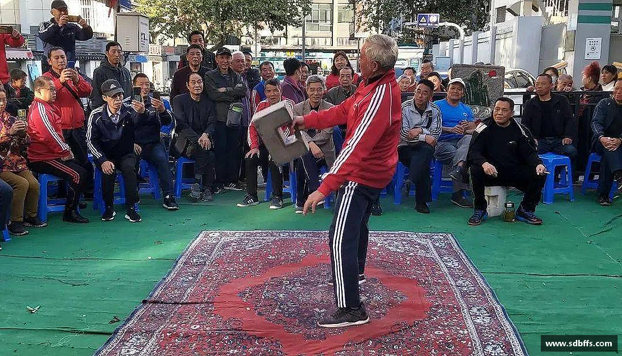 用汗水浇灌梦想的花朵！